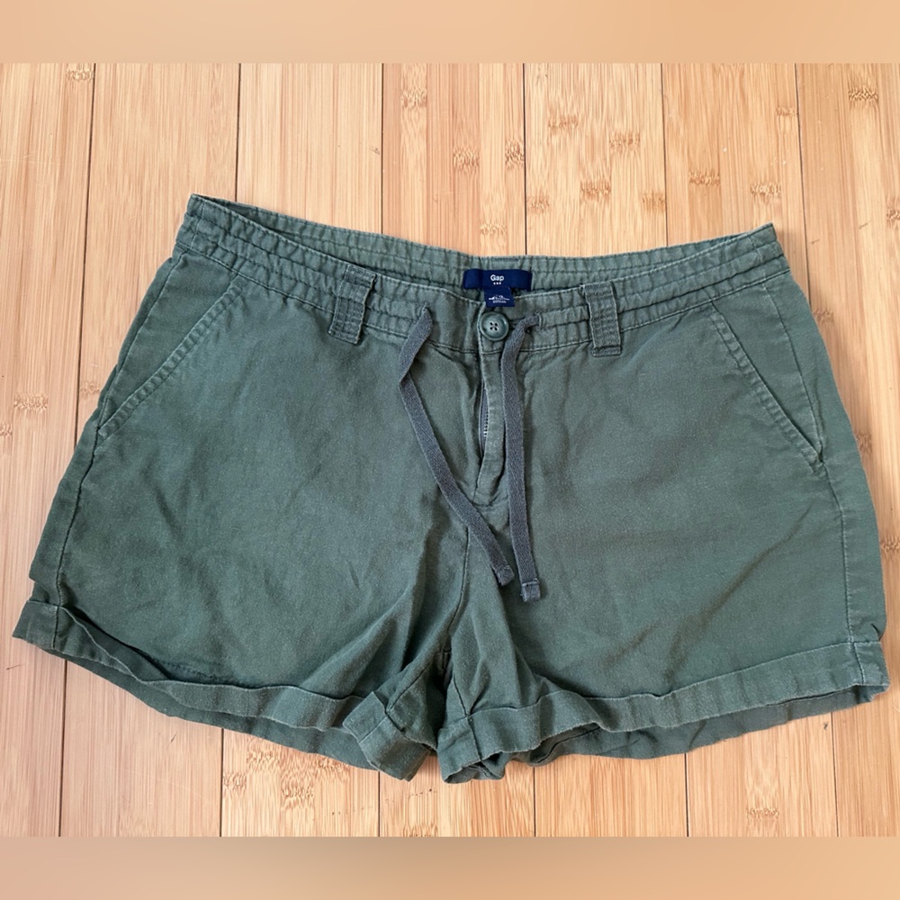 GAP Factory olive green shorts size 8